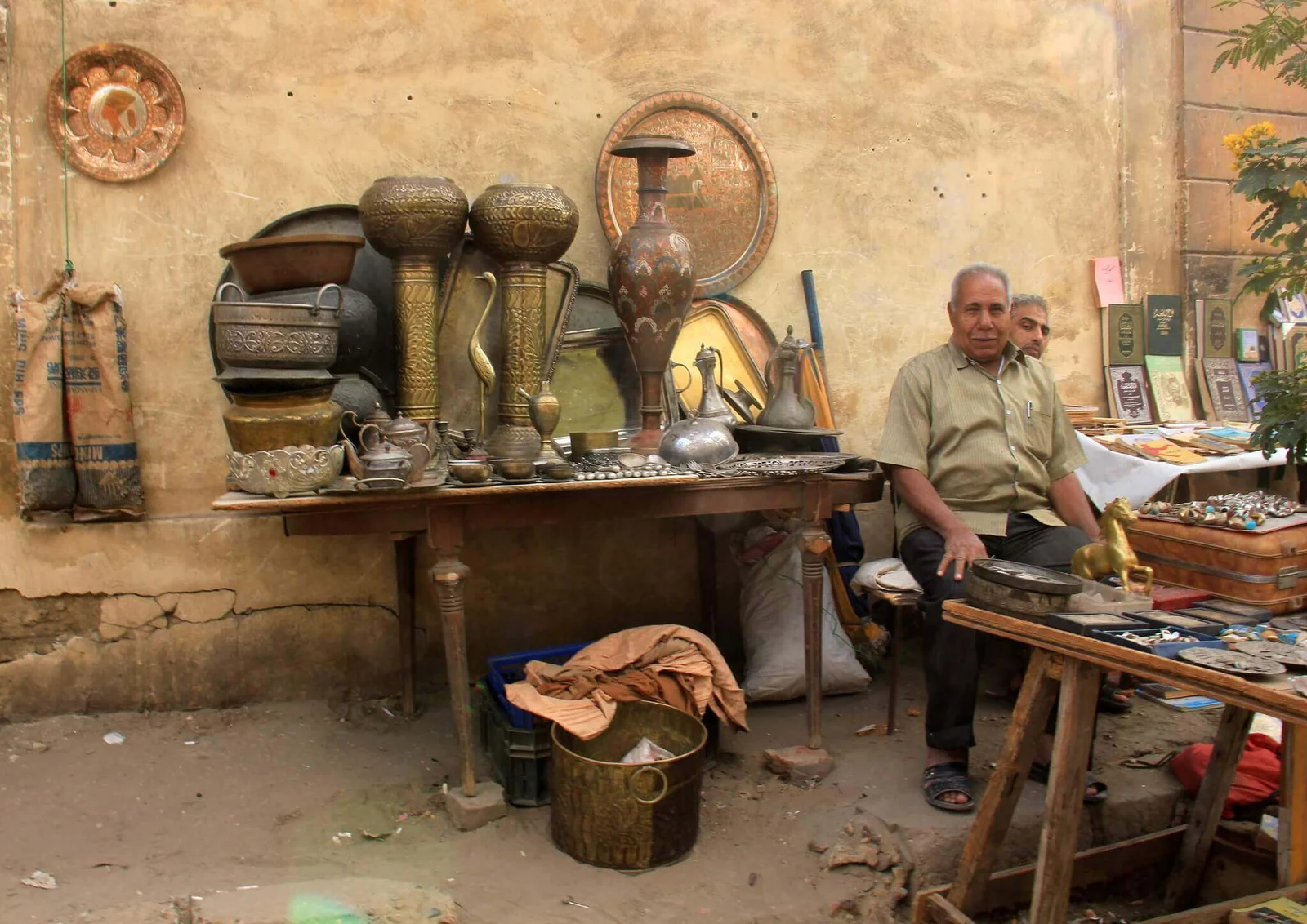 shopping-in-cairo-in-souq-el-gomaa