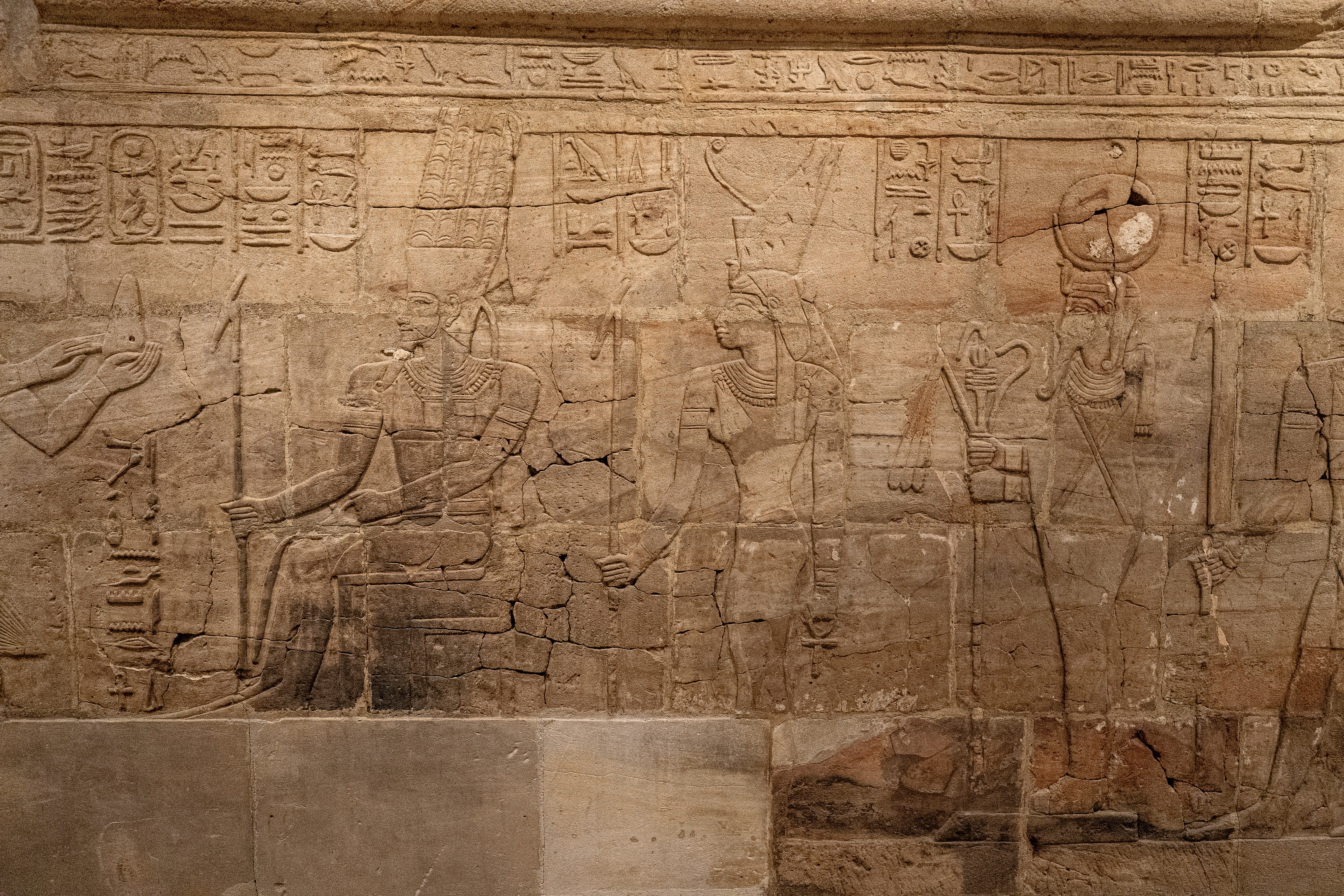 Depiction-of-Egyptian-soldiers-and-chariots-in-battle