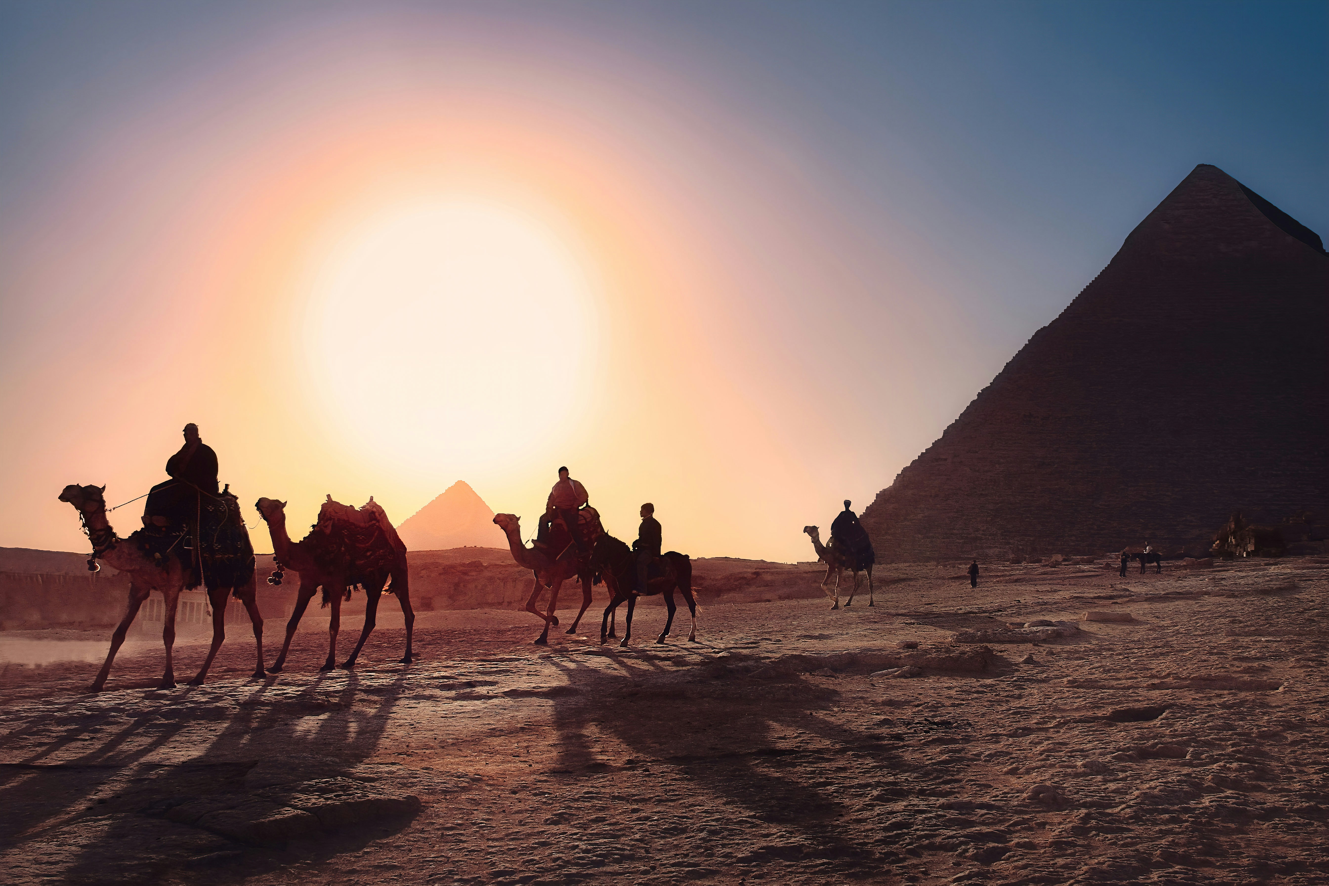 camel-riding-at-the-pyramids